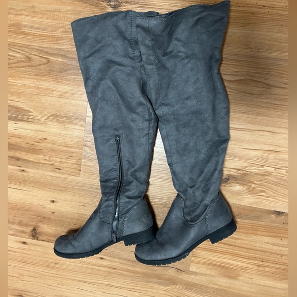 Knee high boots - Picture 3 of 3